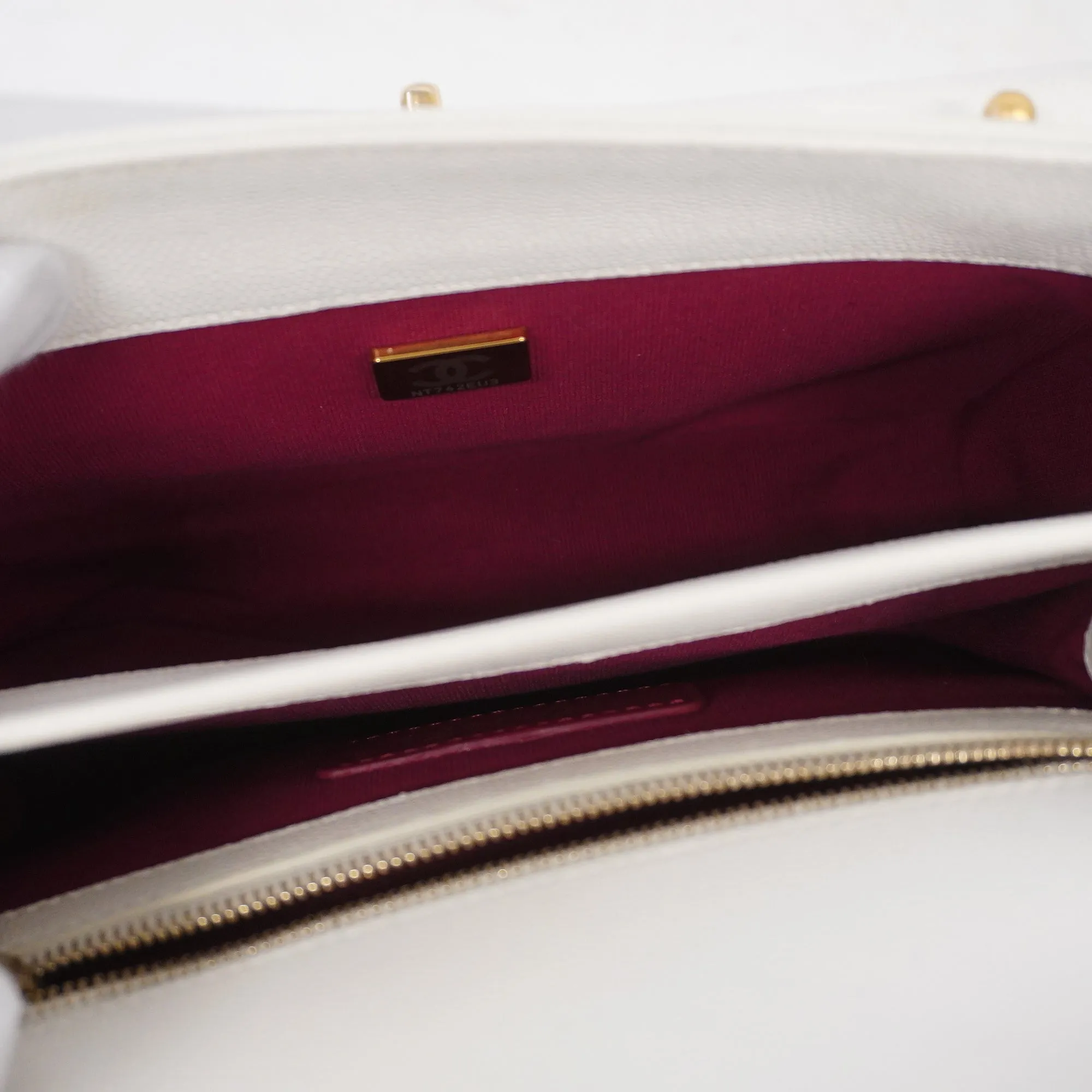 CHANEL   Matelasse Chain Shoulder Women's Leather Shoulder Bag White