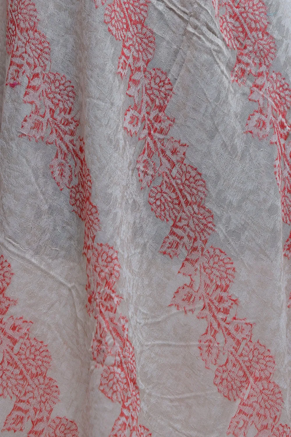 Diagonal Kani Design Using Fawn And Red Colour Add Up The Designer And Royal Look.