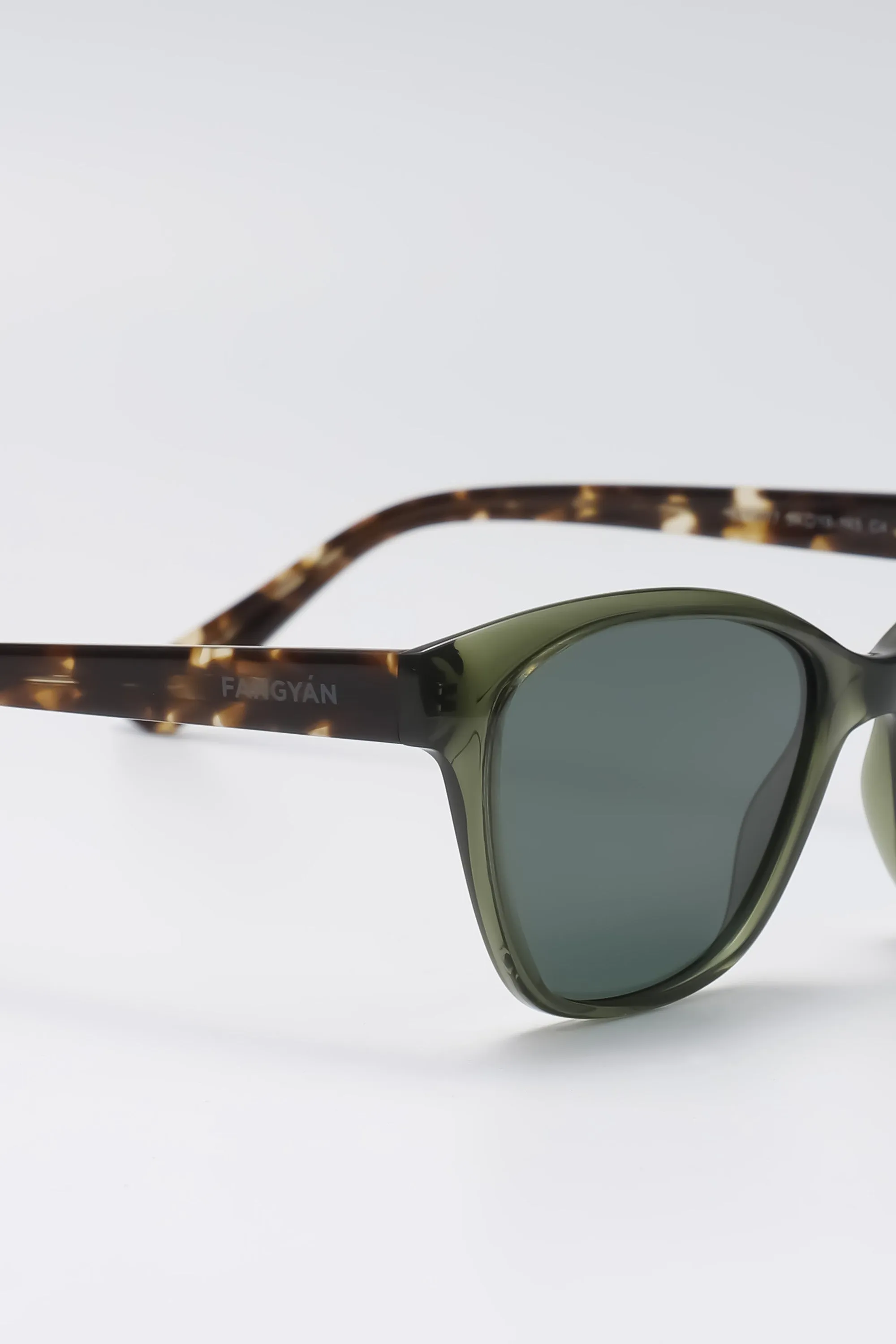 Fangyan | Cat-Eye Clear Green Sunglasses