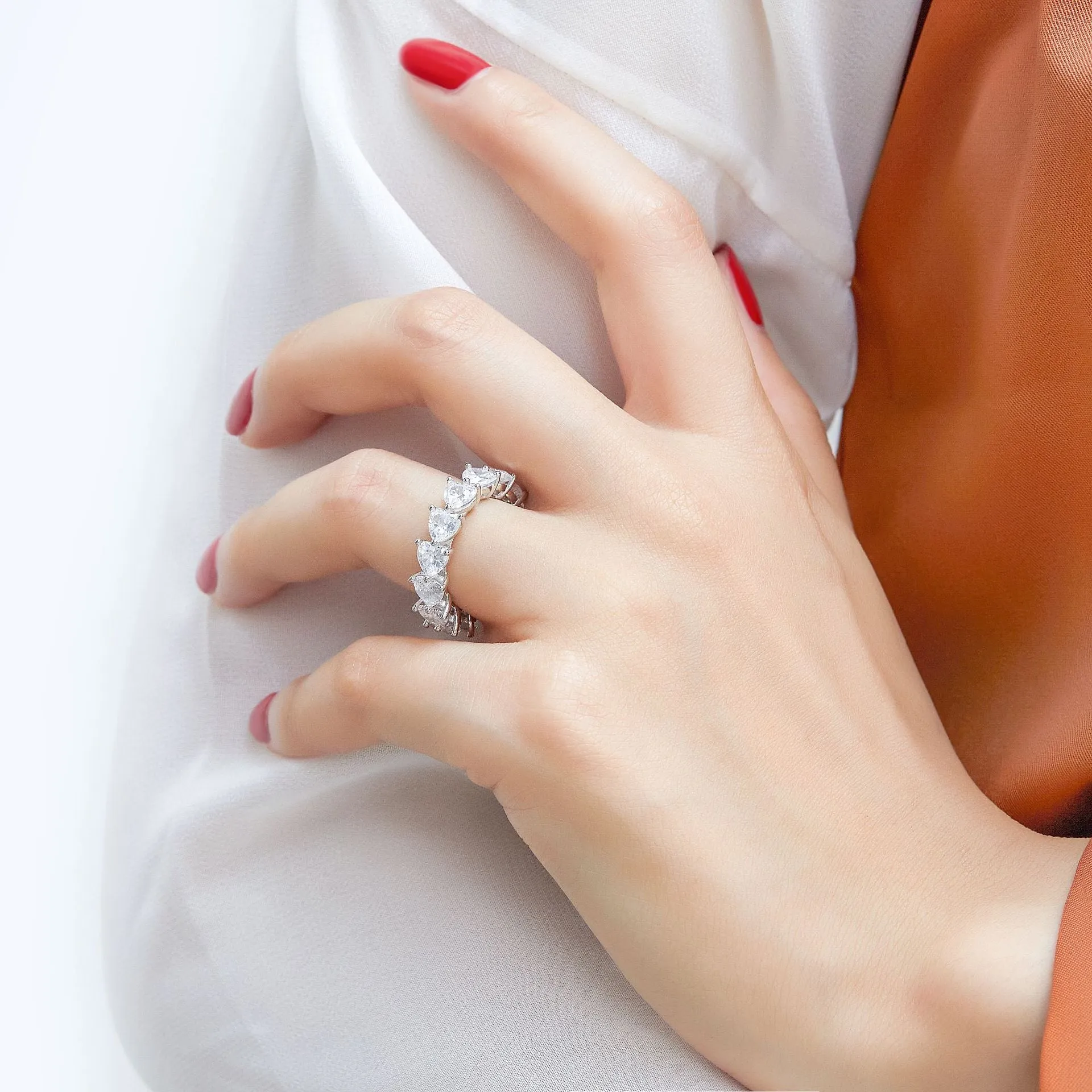 Full Circle Three Prongs Heart-shaped Zircon Silver Ring for Women