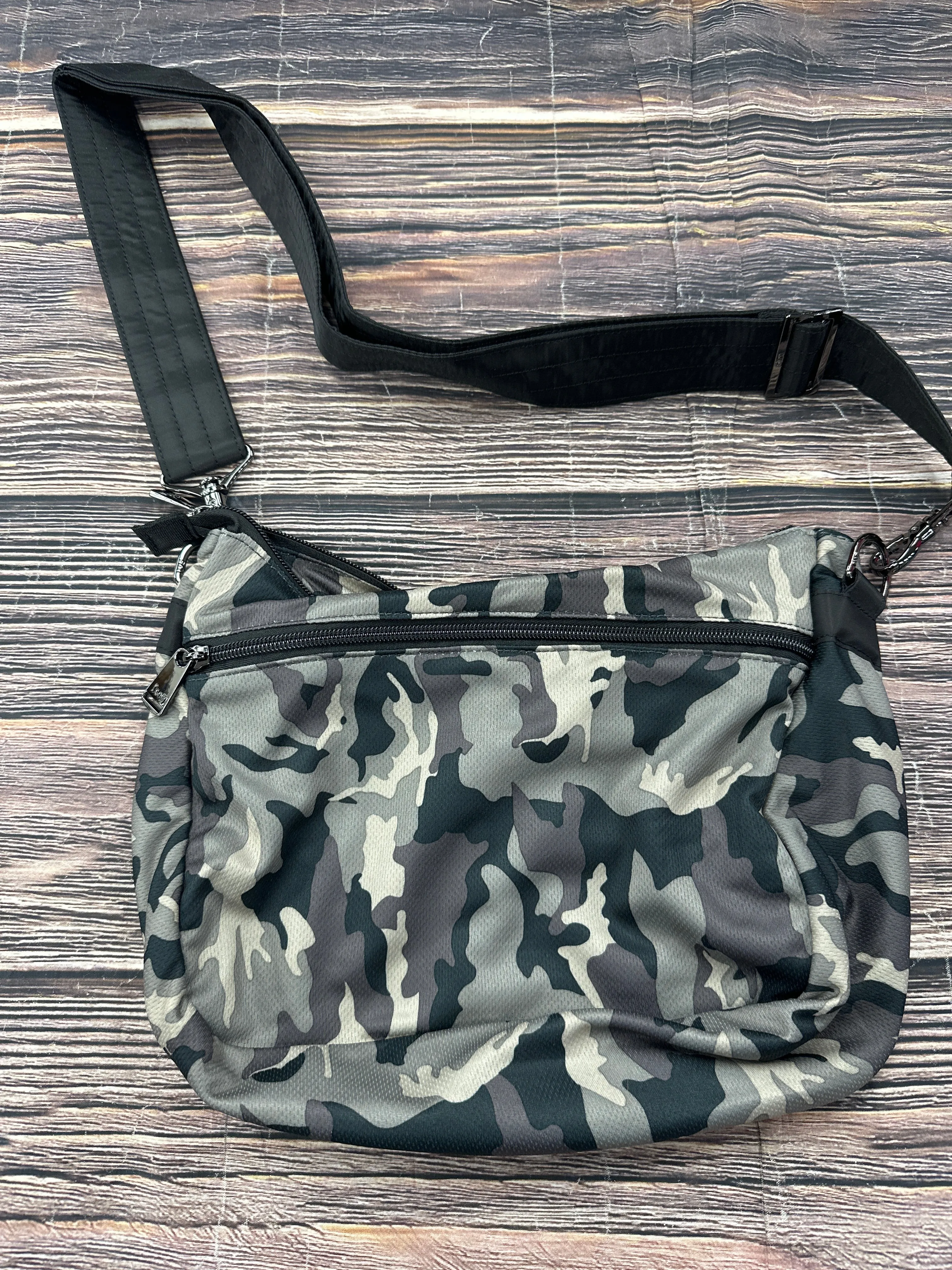 Handbag By Lugg, Size: Medium