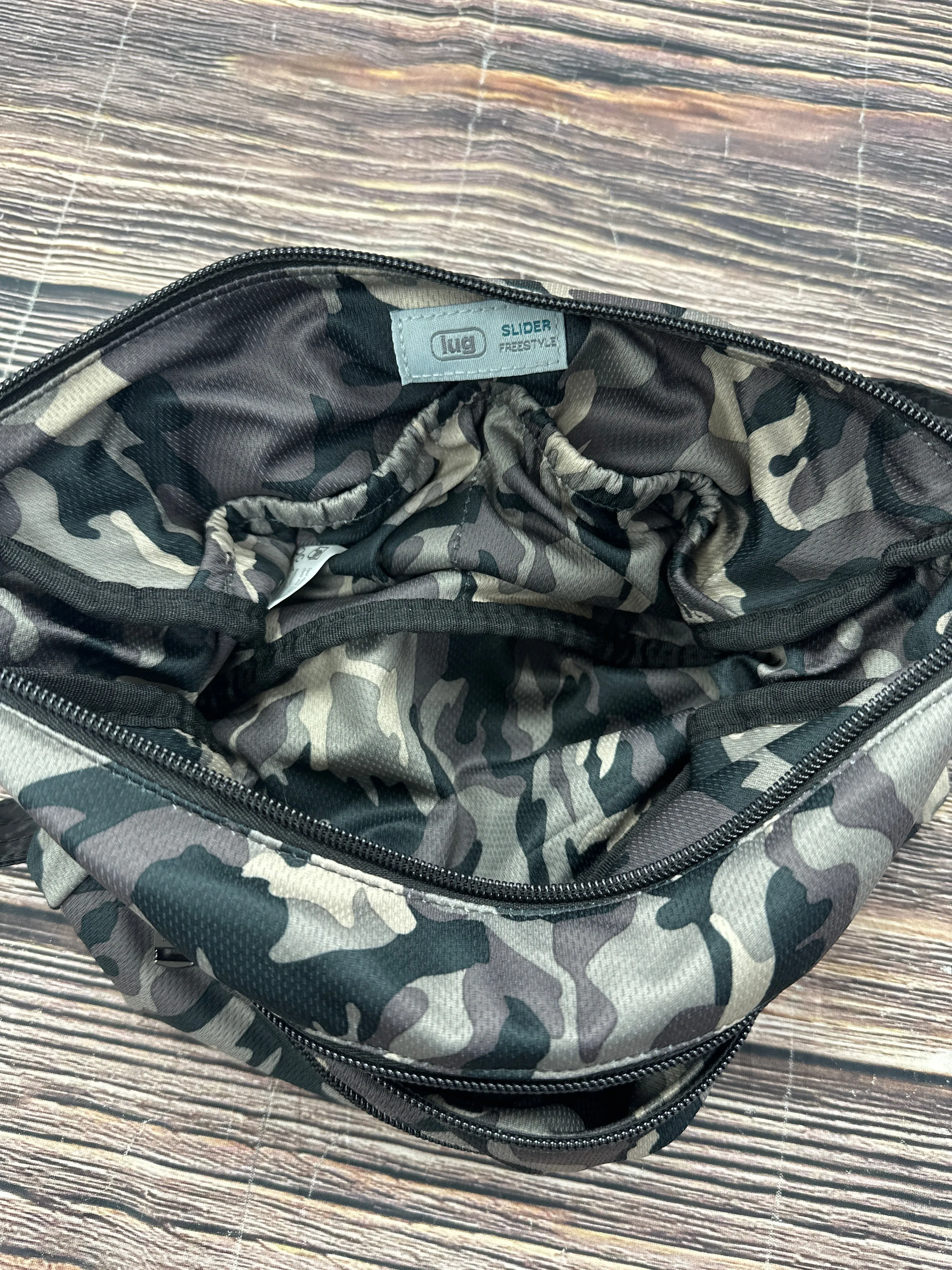 Handbag By Lugg, Size: Medium