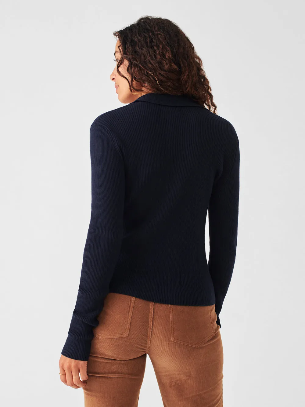 Mikki Polo in Navy