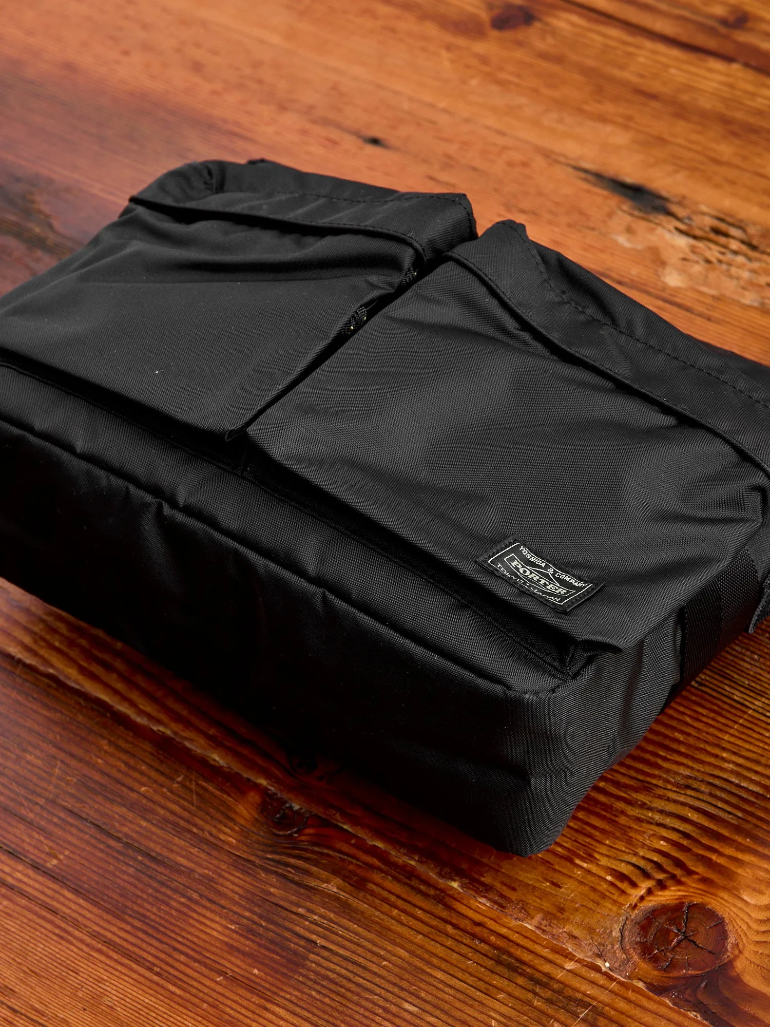"Force" Shoulder Bag (S) in Black