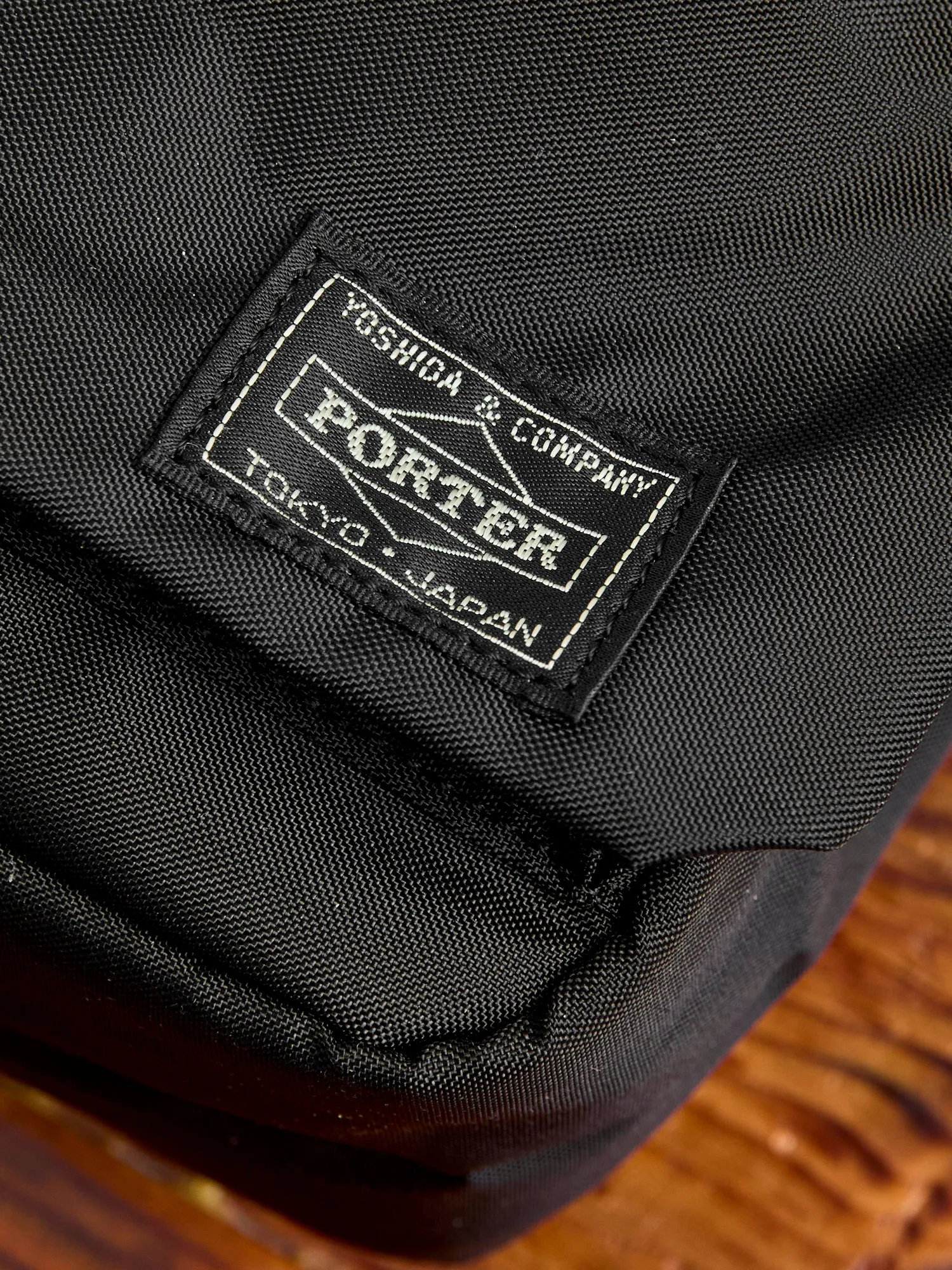 "Force" Shoulder Bag (S) in Black