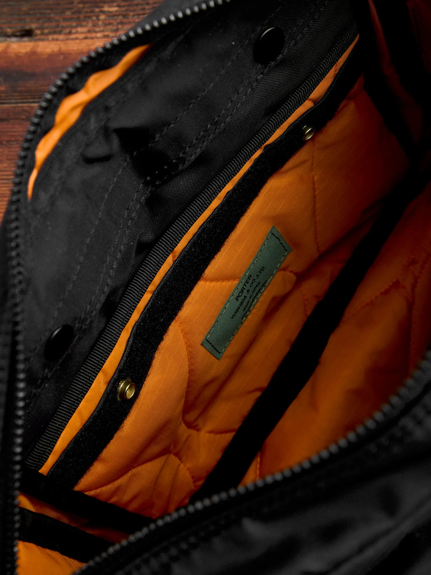 "Force" Shoulder Bag (S) in Black