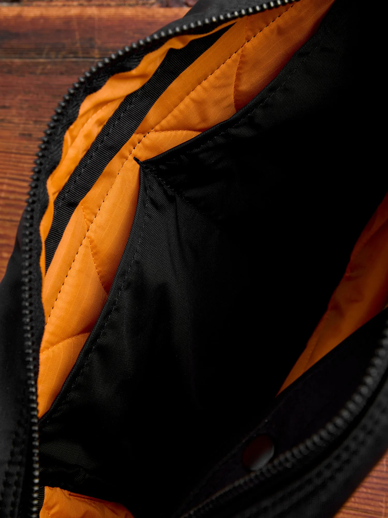 "Force" Shoulder Bag (S) in Black