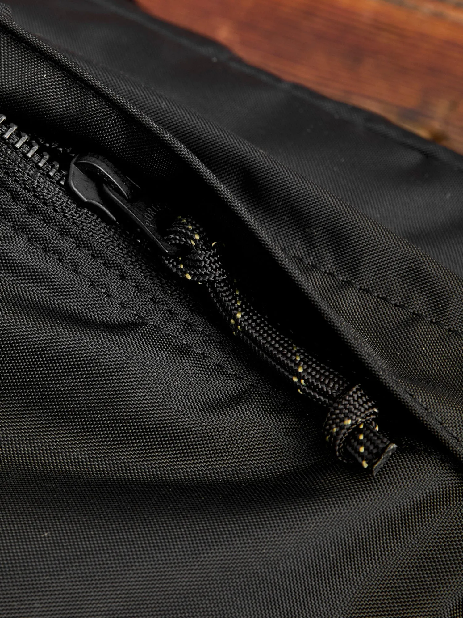 "Force" Shoulder Bag (S) in Black