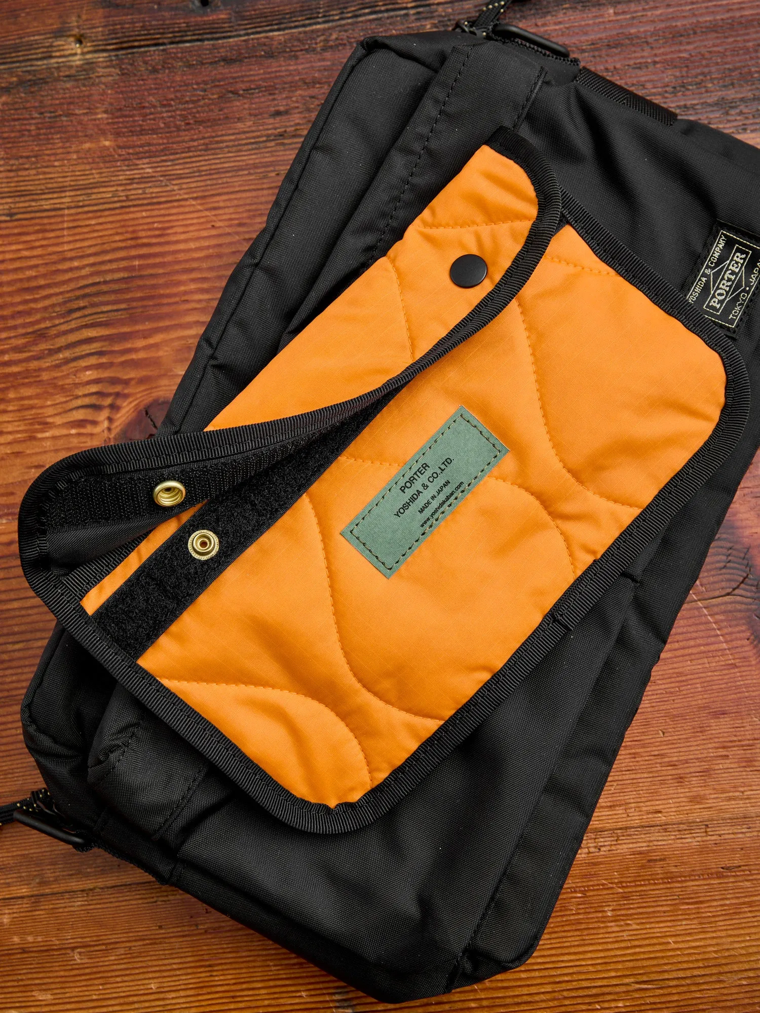 "Force" Shoulder Bag (S) in Black
